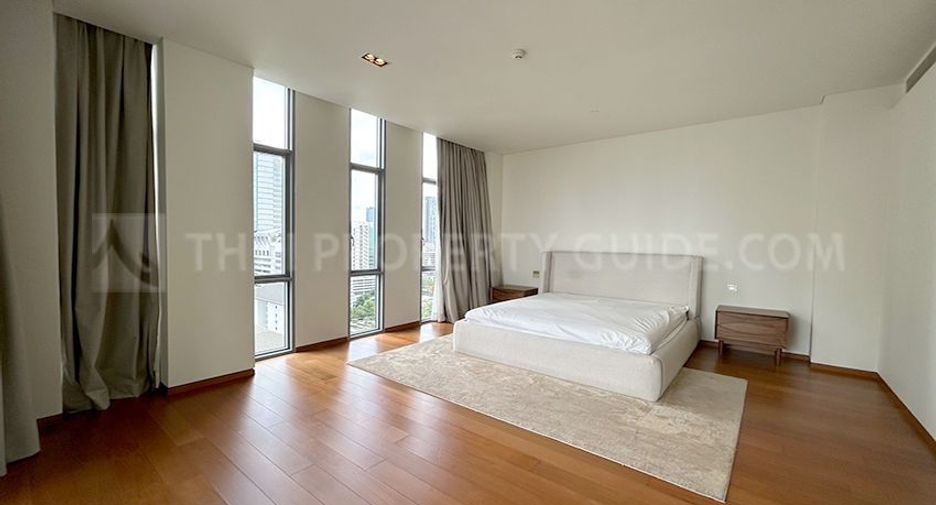 For rent 3 bedrooms condo in Pathum Wan, Bangkok