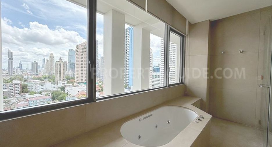 For rent 3 bedrooms condo in Pathum Wan, Bangkok