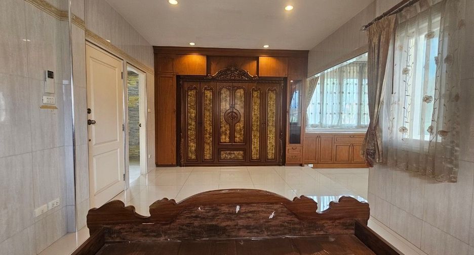 For sale 3 bedrooms house in Don Mueang, Bangkok