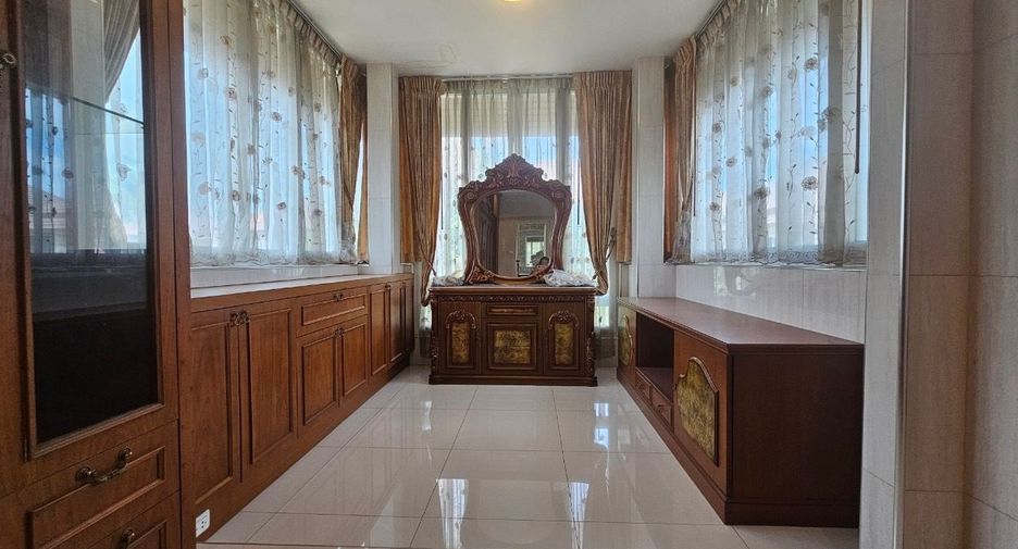 For sale 3 bedrooms house in Don Mueang, Bangkok