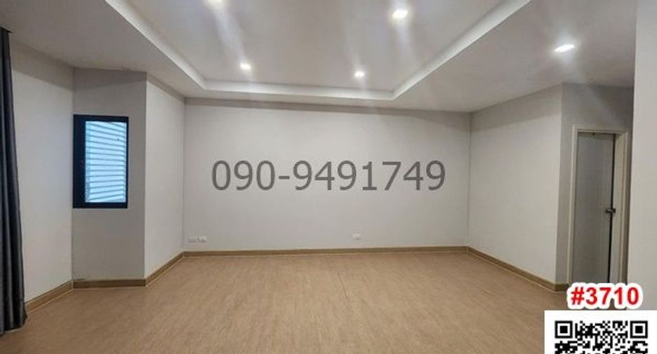 For rent 3 bedrooms retail Space in Lat Krabang, Bangkok