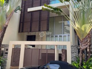 For sale 4 Beds house in Sathon, Bangkok