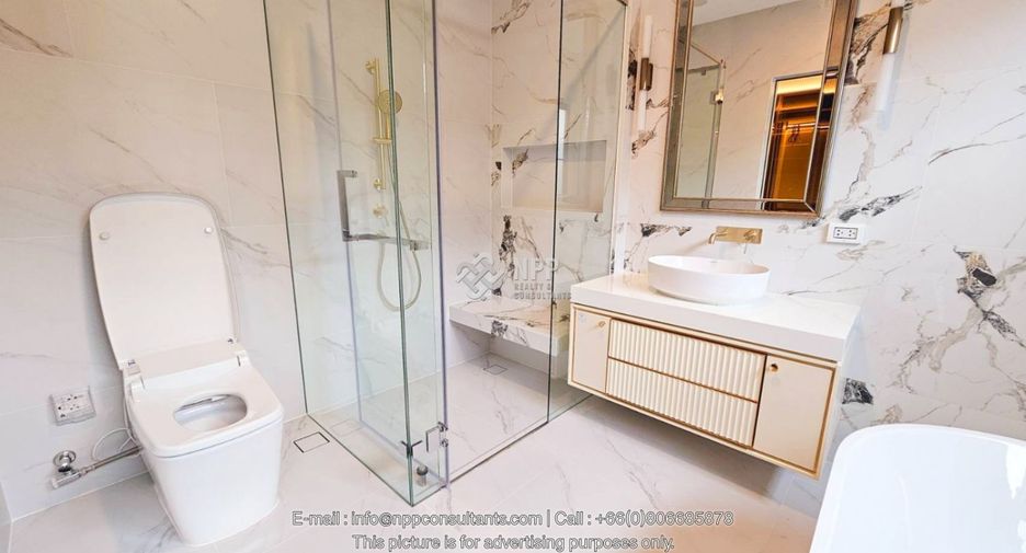 Haus zur Miete und zum Kauf mit 4 Zimmer in Saphan Sung, Bangkok