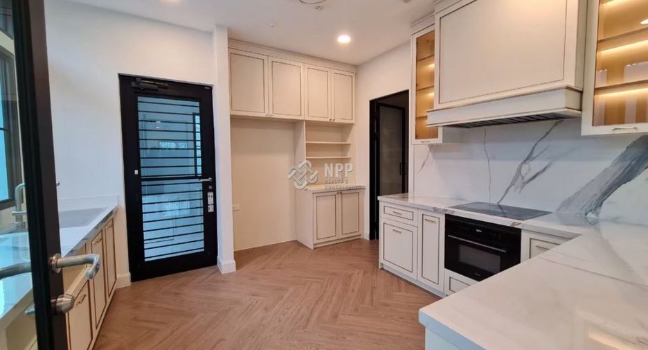 Haus zur Miete und zum Kauf mit 4 Zimmer in Saphan Sung, Bangkok