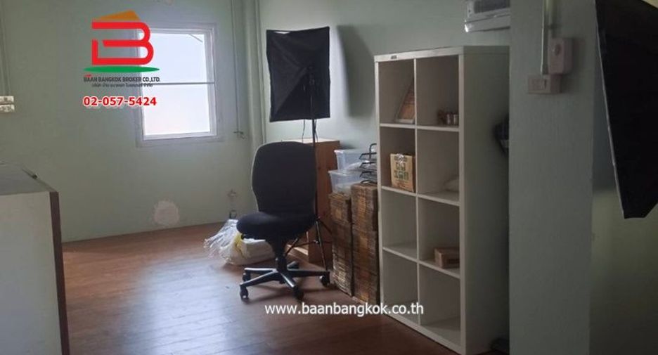 Local comercial en venta de 4 habitaciones en Lam Luk Ka, Pathum Thani