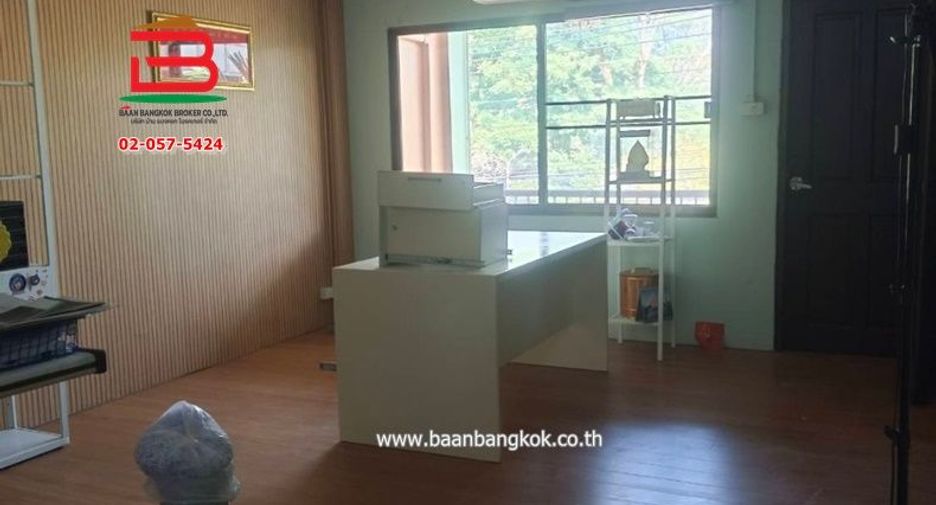 Local comercial en venta de 4 habitaciones en Lam Luk Ka, Pathum Thani