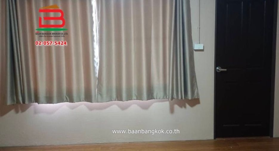Local comercial en venta de 4 habitaciones en Lam Luk Ka, Pathum Thani