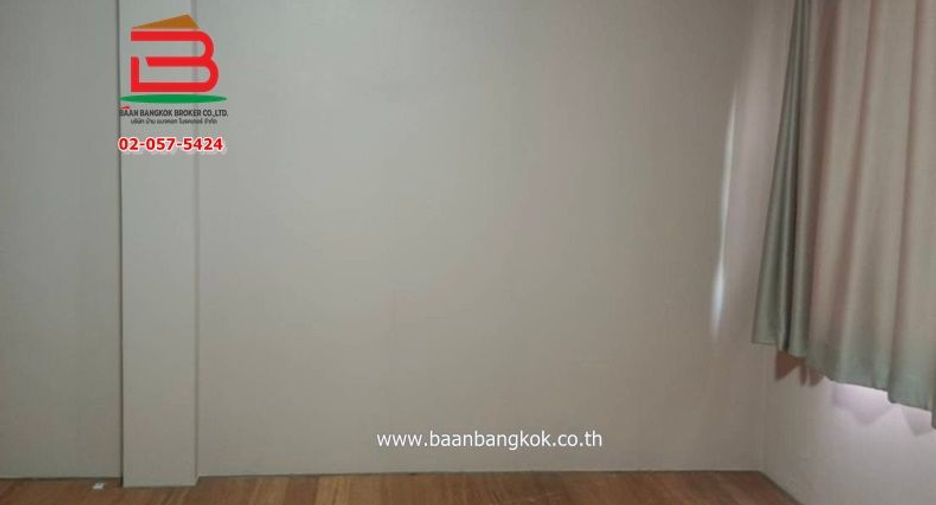 Local comercial en venta de 4 habitaciones en Lam Luk Ka, Pathum Thani