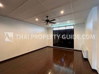 For rent 5 Beds house in Khlong Toei, Bangkok