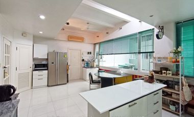 À vendre 2 chambres condo à Khlong Toei, Bangkok