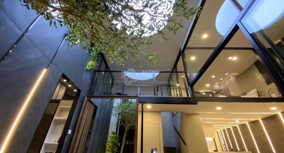 For sale 3 bedrooms condo in Watthana, Bangkok