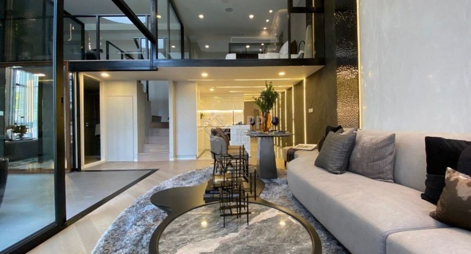 For sale 3 bedrooms condo in Watthana, Bangkok
