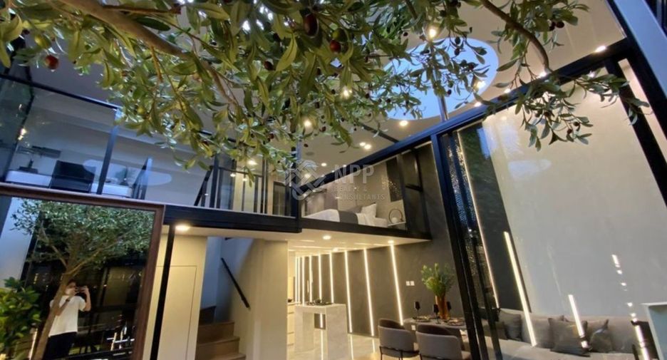 For sale 3 bedrooms condo in Watthana, Bangkok