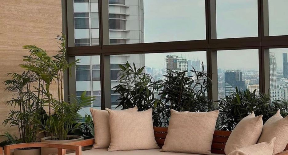 For sale 2 bedrooms condo in Khlong Toei, Bangkok