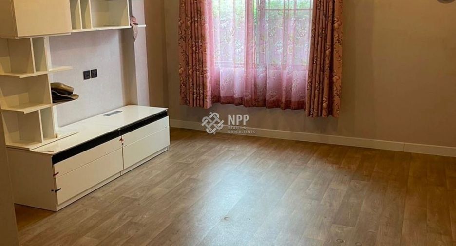 Casa en alquiler y en venta de 4 habitaciones en Mueang Samut Prakan, Samut Prakan