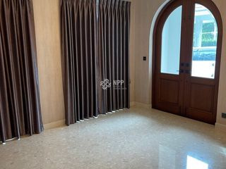 Casa en alquiler y en venta de 4 habitaciones en Mueang Samut Prakan, Samut Prakan