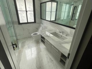 Casa en alquiler y en venta de 4 habitaciones en Mueang Samut Prakan, Samut Prakan
