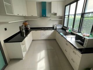 Casa en alquiler y en venta de 4 habitaciones en Mueang Samut Prakan, Samut Prakan