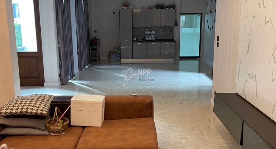 Casa en alquiler y en venta de 4 habitaciones en Mueang Samut Prakan, Samut Prakan