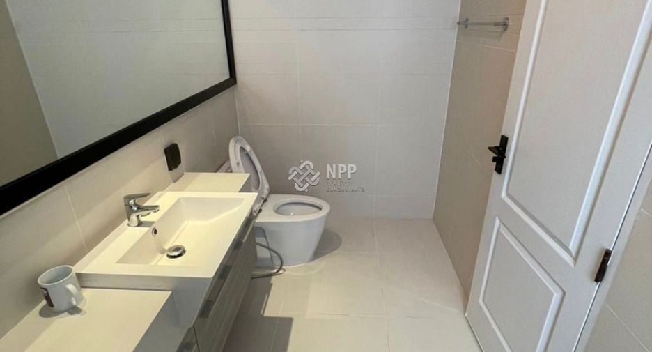 Casa en alquiler y en venta de 4 habitaciones en Mueang Samut Prakan, Samut Prakan
