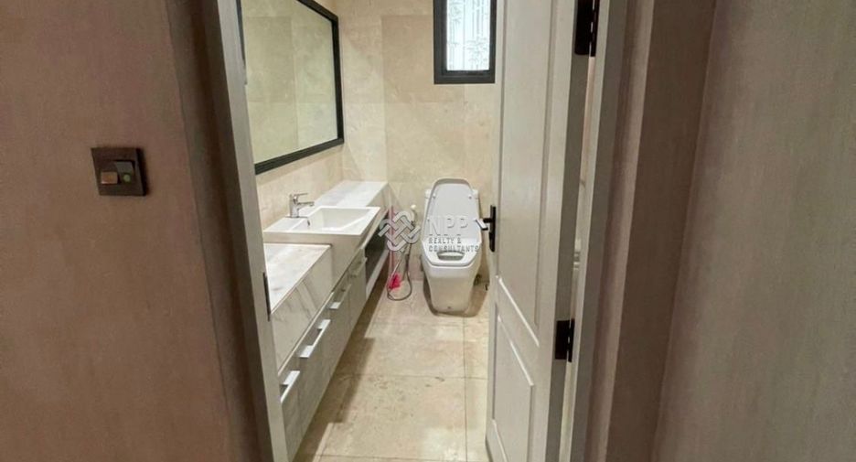 Casa en alquiler y en venta de 4 habitaciones en Mueang Samut Prakan, Samut Prakan