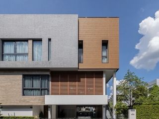 For sale 5 Beds house in Huai Khwang, Bangkok