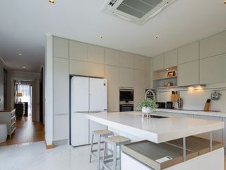 For sale 5 Beds house in Huai Khwang, Bangkok