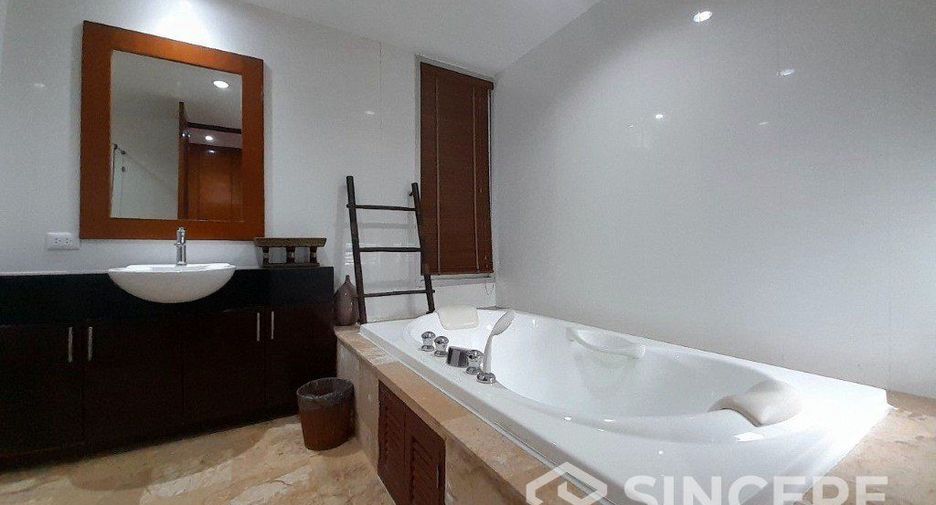 For rent 3 bedrooms villa in Mueang Phuket, Phuket