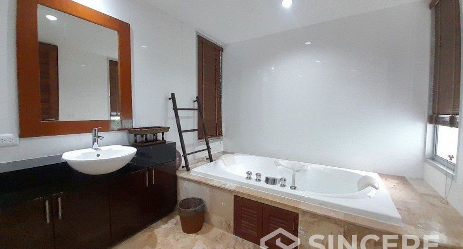 For rent 3 bedrooms villa in Mueang Phuket, Phuket