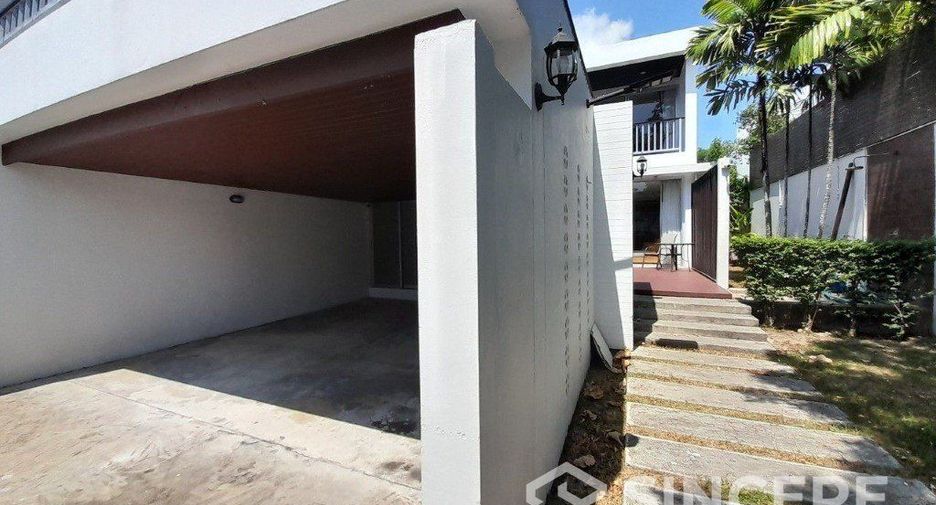 For rent 3 bedrooms villa in Mueang Phuket, Phuket