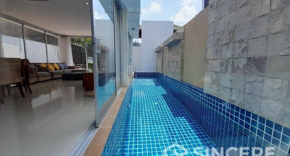 For rent 3 bedrooms villa in Mueang Phuket, Phuket