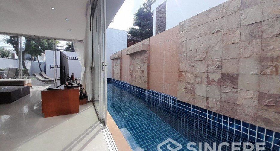 For rent 3 bedrooms villa in Mueang Phuket, Phuket