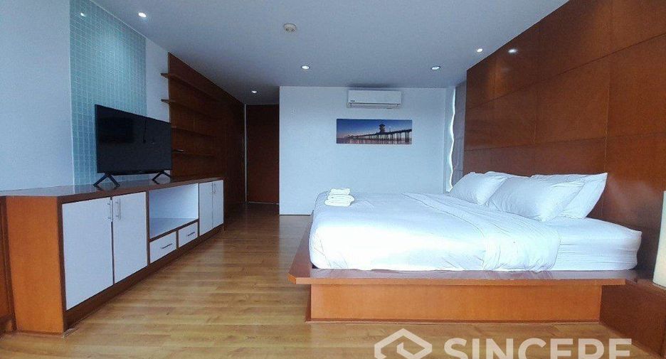 For rent 3 bedrooms villa in Mueang Phuket, Phuket