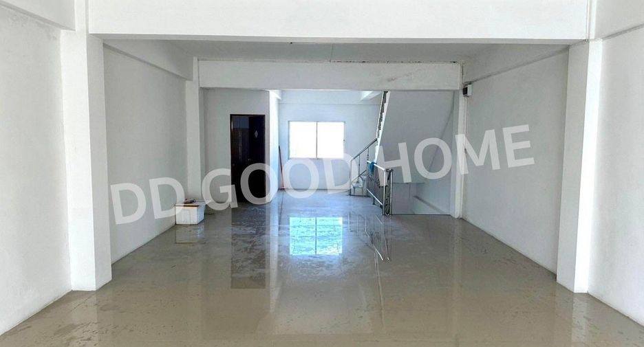 Gewerbefläche zum Kauf mit 1 Zimmer in Mueang Lop Buri, Lopburi
