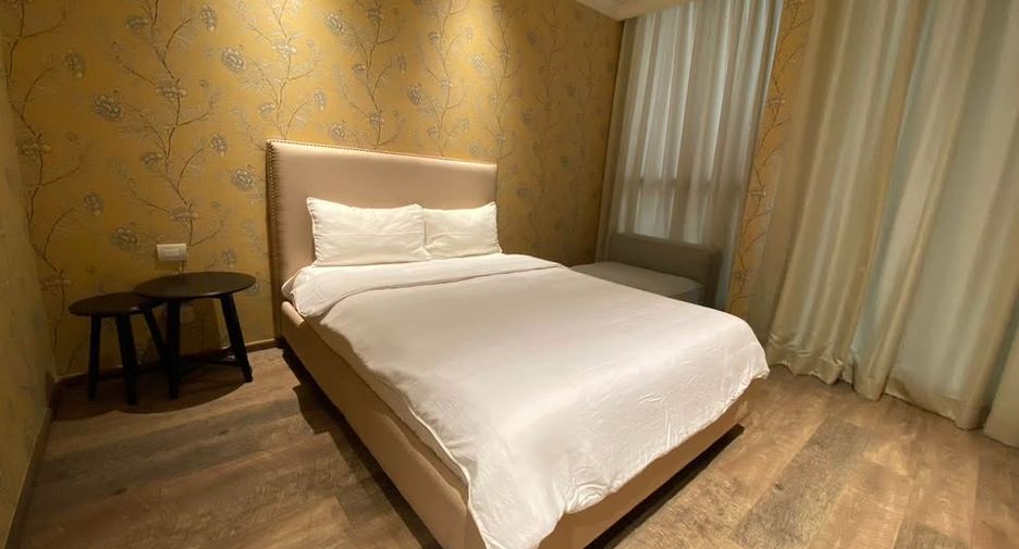 For rent 3 bedrooms condo in Pathum Wan, Bangkok