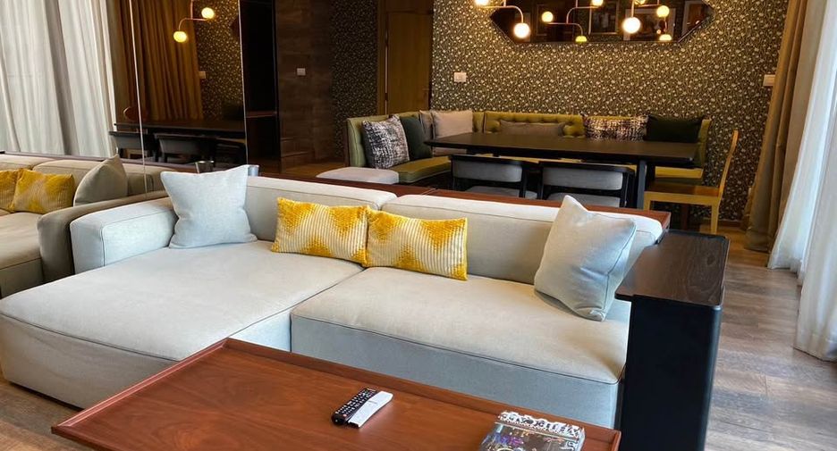 For rent 3 bedrooms condo in Pathum Wan, Bangkok