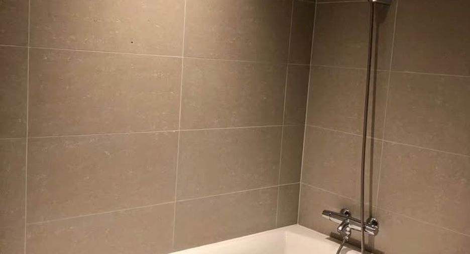 For rent 3 bedrooms condo in Pathum Wan, Bangkok