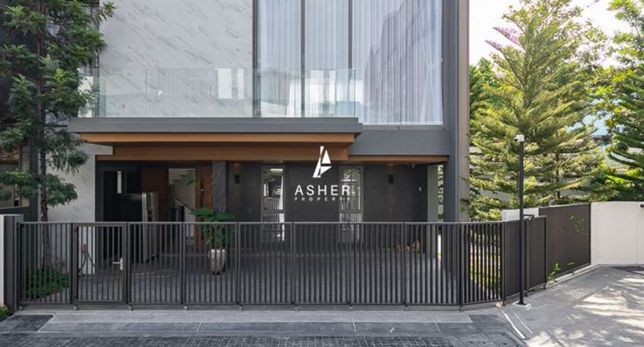 For rent 3 bedrooms house in Phra Khanong, Bangkok