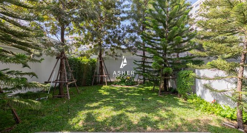 For rent 3 bedrooms house in Phra Khanong, Bangkok