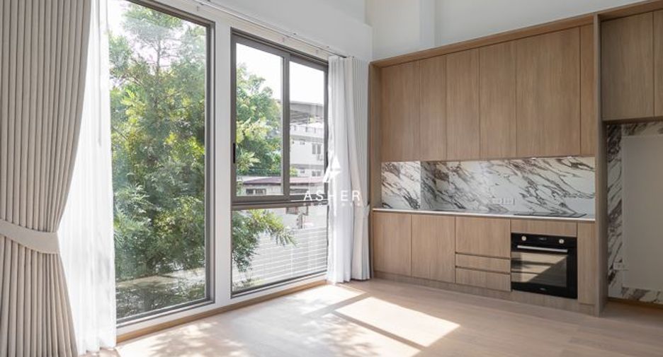 For rent 3 bedrooms house in Phra Khanong, Bangkok