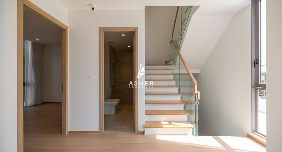 For rent 3 bedrooms house in Phra Khanong, Bangkok