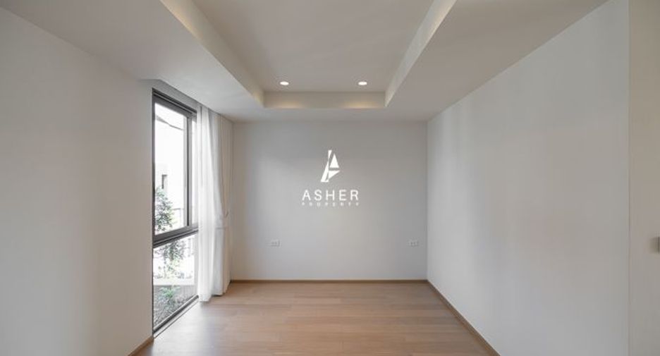 For rent 3 bedrooms house in Phra Khanong, Bangkok