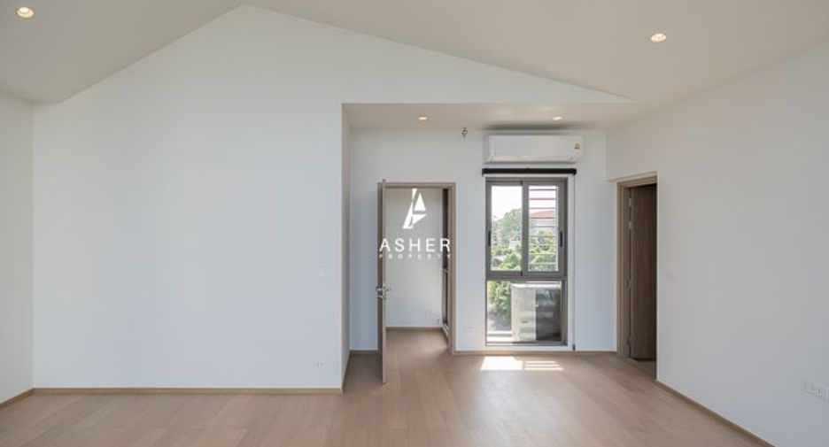 For rent 3 bedrooms house in Phra Khanong, Bangkok