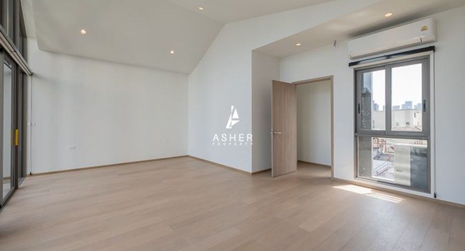 For rent 3 bedrooms house in Phra Khanong, Bangkok