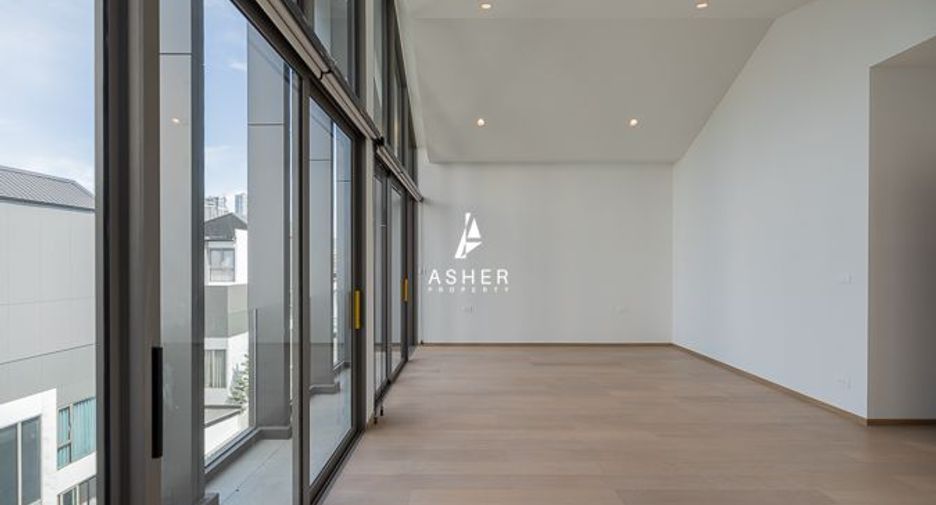 For rent 3 bedrooms house in Phra Khanong, Bangkok