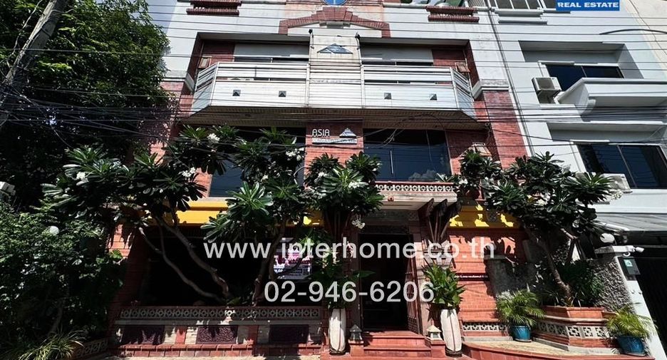 For sale 5 Beds townhouse in Mueang Nonthaburi, Nonthaburi