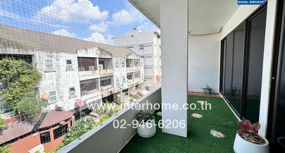 For sale 5 Beds townhouse in Mueang Nonthaburi, Nonthaburi