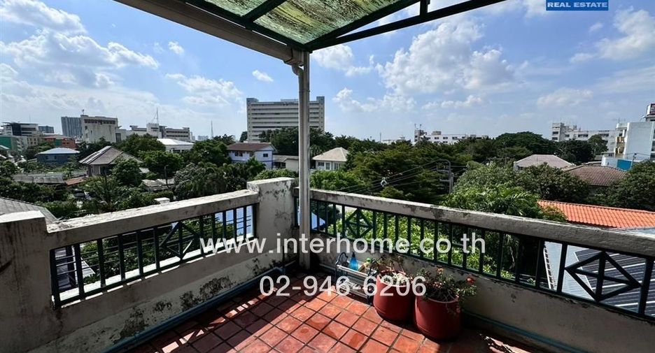 For sale 5 Beds townhouse in Mueang Nonthaburi, Nonthaburi