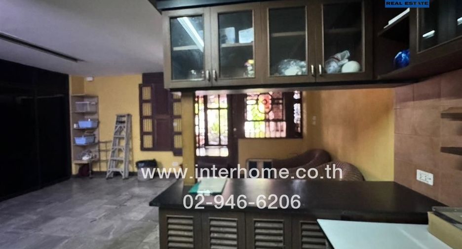 For sale 5 Beds townhouse in Mueang Nonthaburi, Nonthaburi