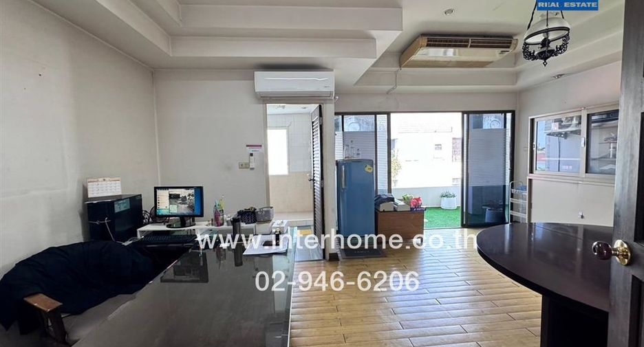 For sale 5 Beds townhouse in Mueang Nonthaburi, Nonthaburi